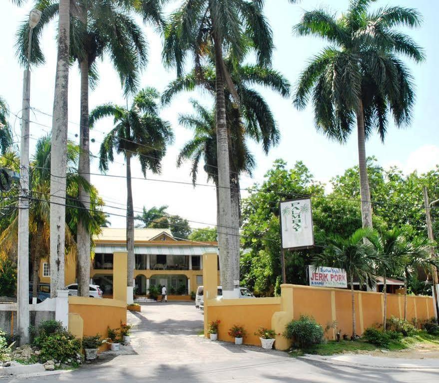Palm Bay Guest House & Restaurant Teluk Montego Bagian luar foto