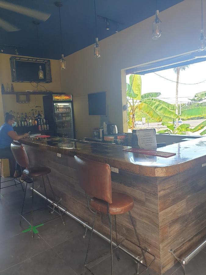 Palm Bay Guest House & Restaurant Teluk Montego Bagian luar foto
