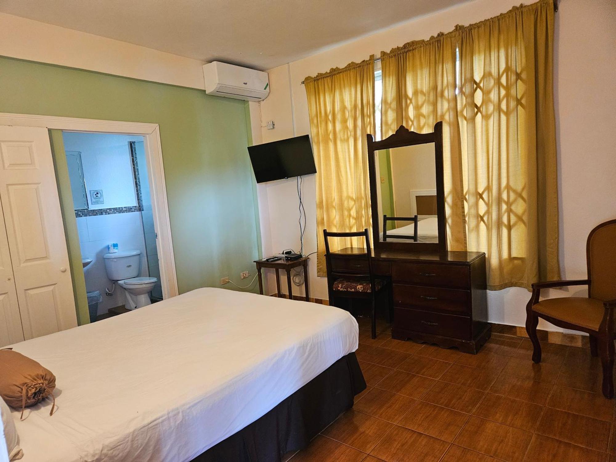 Palm Bay Guest House & Restaurant Teluk Montego Bagian luar foto