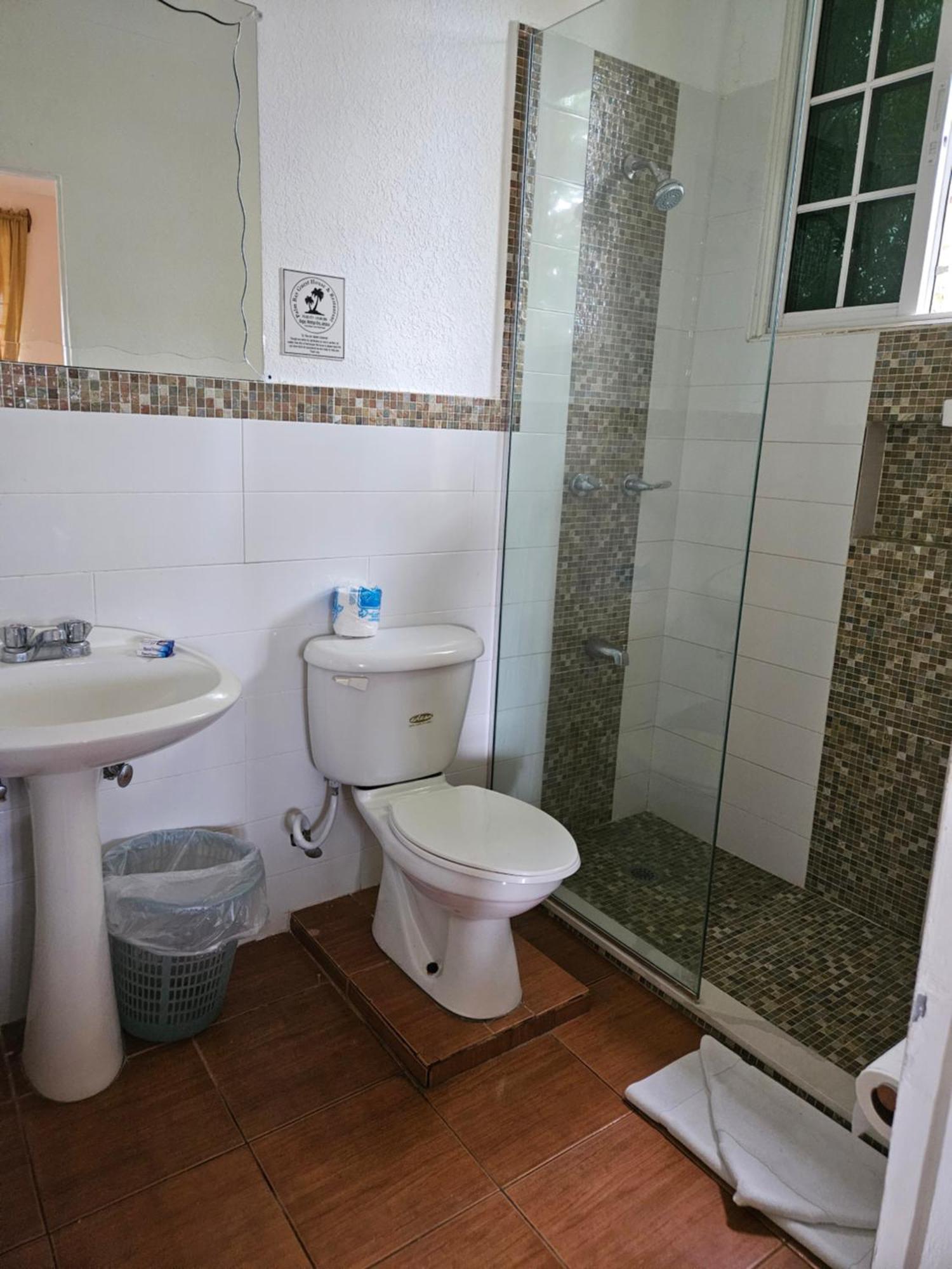 Palm Bay Guest House & Restaurant Teluk Montego Bagian luar foto