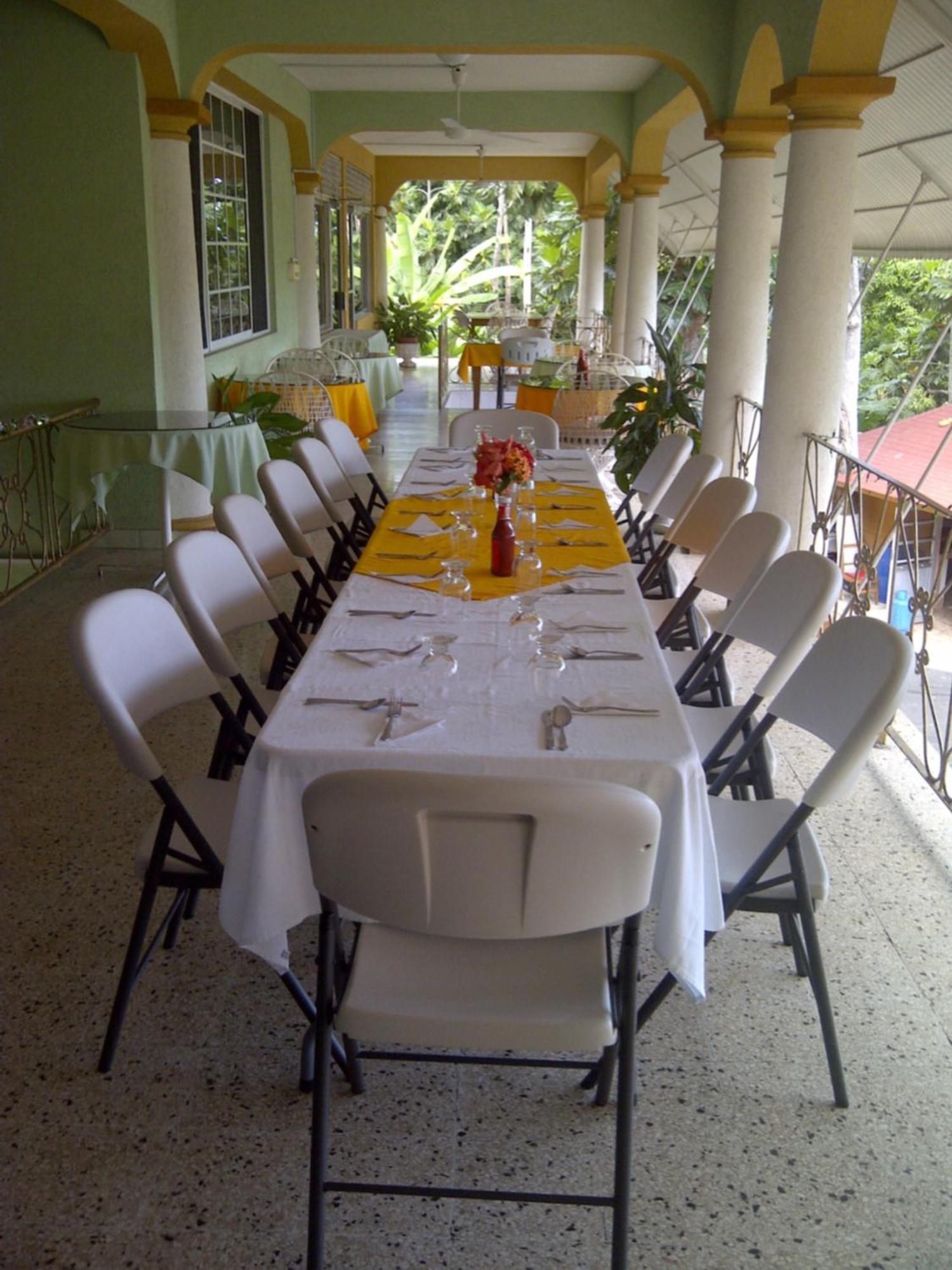 Palm Bay Guest House & Restaurant Teluk Montego Bagian luar foto