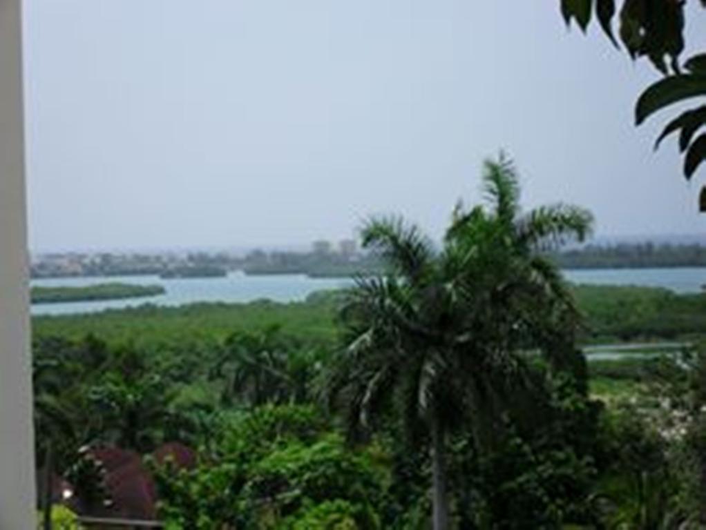 Palm Bay Guest House & Restaurant Teluk Montego Bagian luar foto